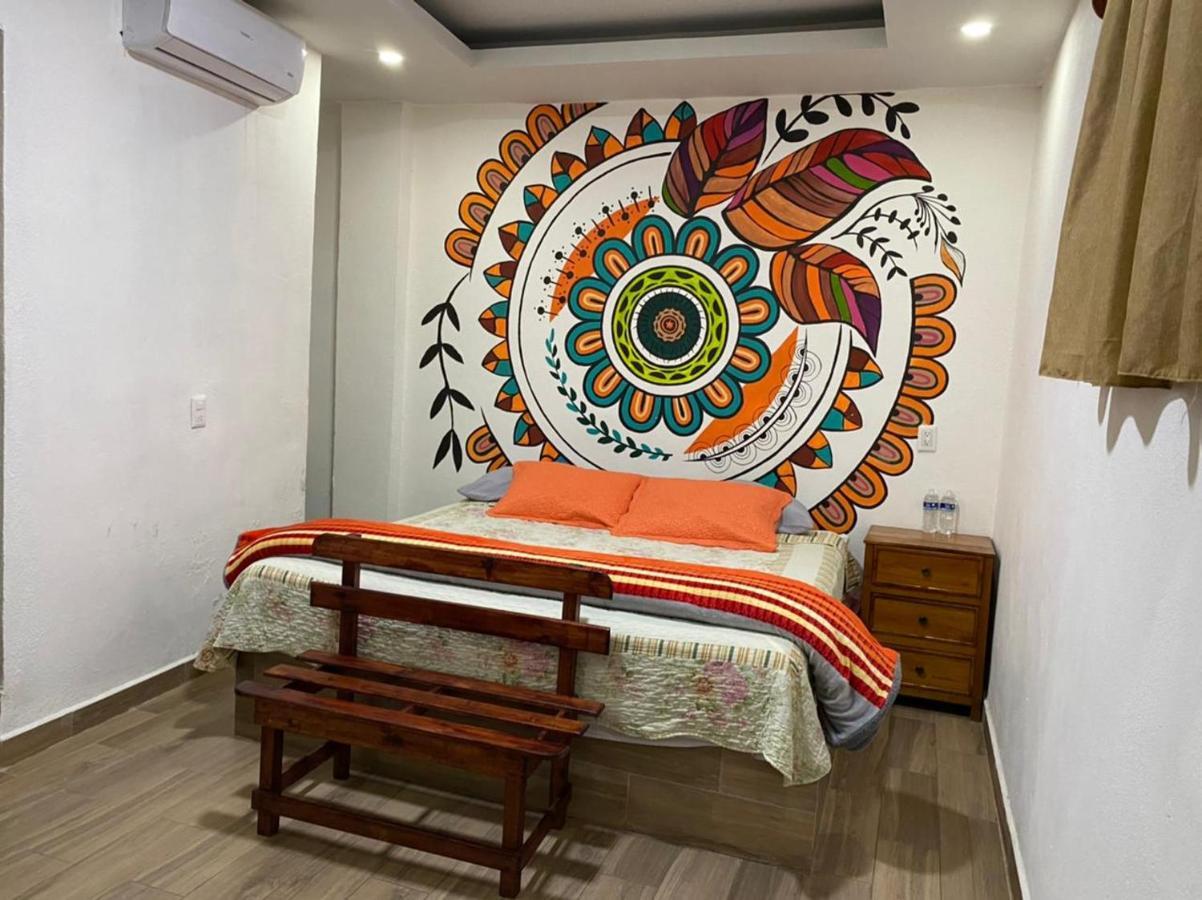K&M Hotel Хилитла Экстерьер фото