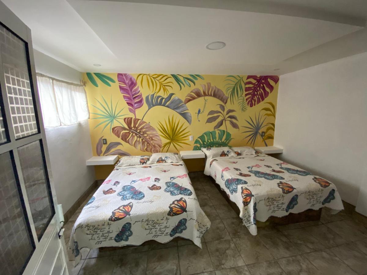 K&M Hotel Хилитла Экстерьер фото