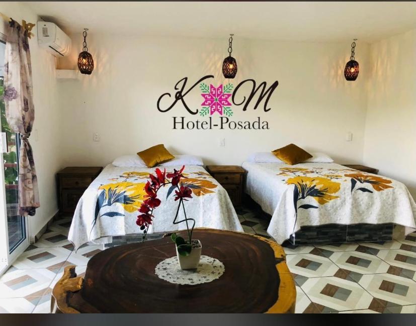 K&M Hotel Хилитла Экстерьер фото