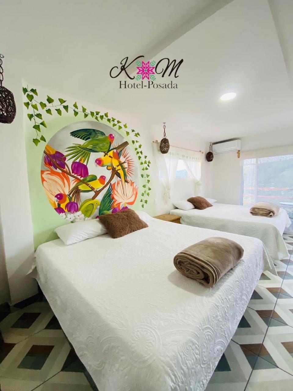 K&M Hotel Хилитла Экстерьер фото